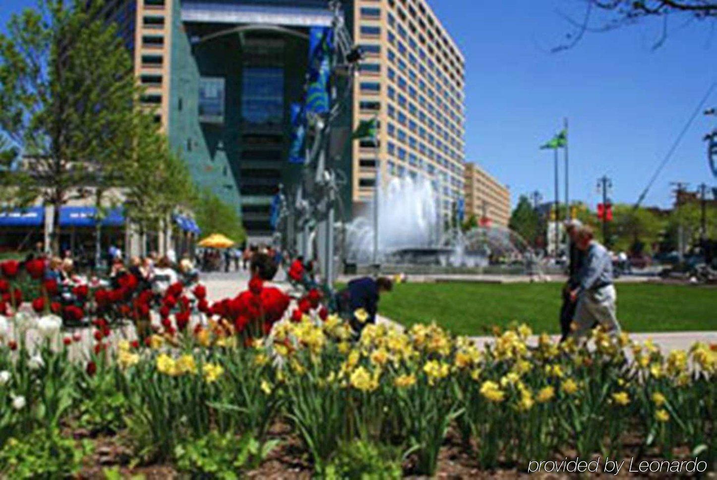 Hotel Ramada By Wyndham Southfield Esterno foto