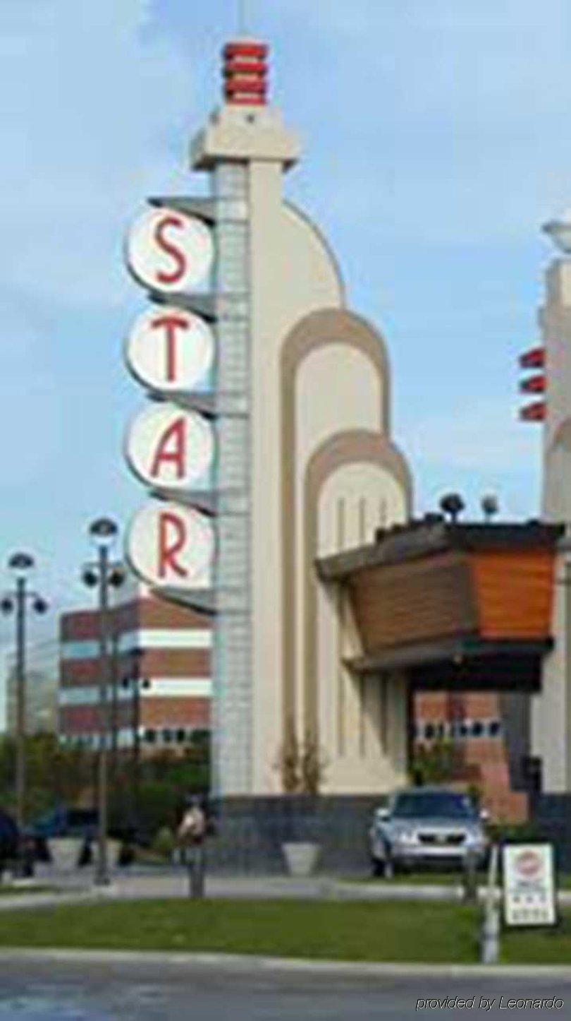 Hotel Ramada By Wyndham Southfield Esterno foto