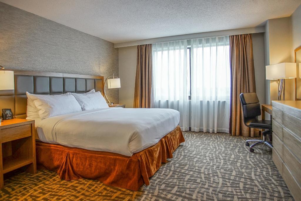 Hotel Ramada By Wyndham Southfield Esterno foto