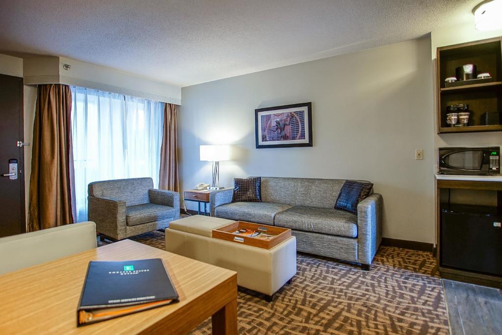 Hotel Ramada By Wyndham Southfield Esterno foto
