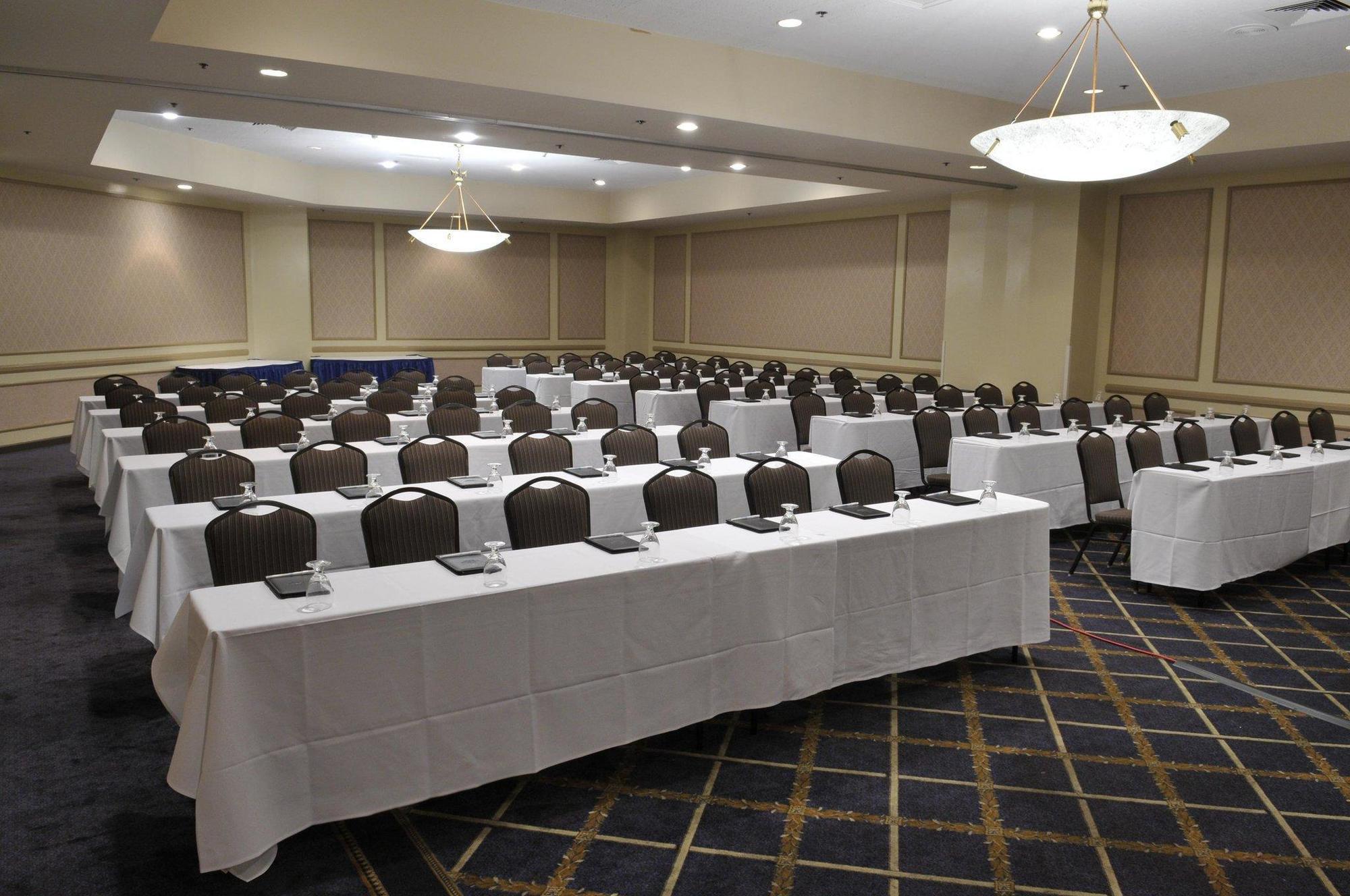 Hotel Ramada By Wyndham Southfield Esterno foto