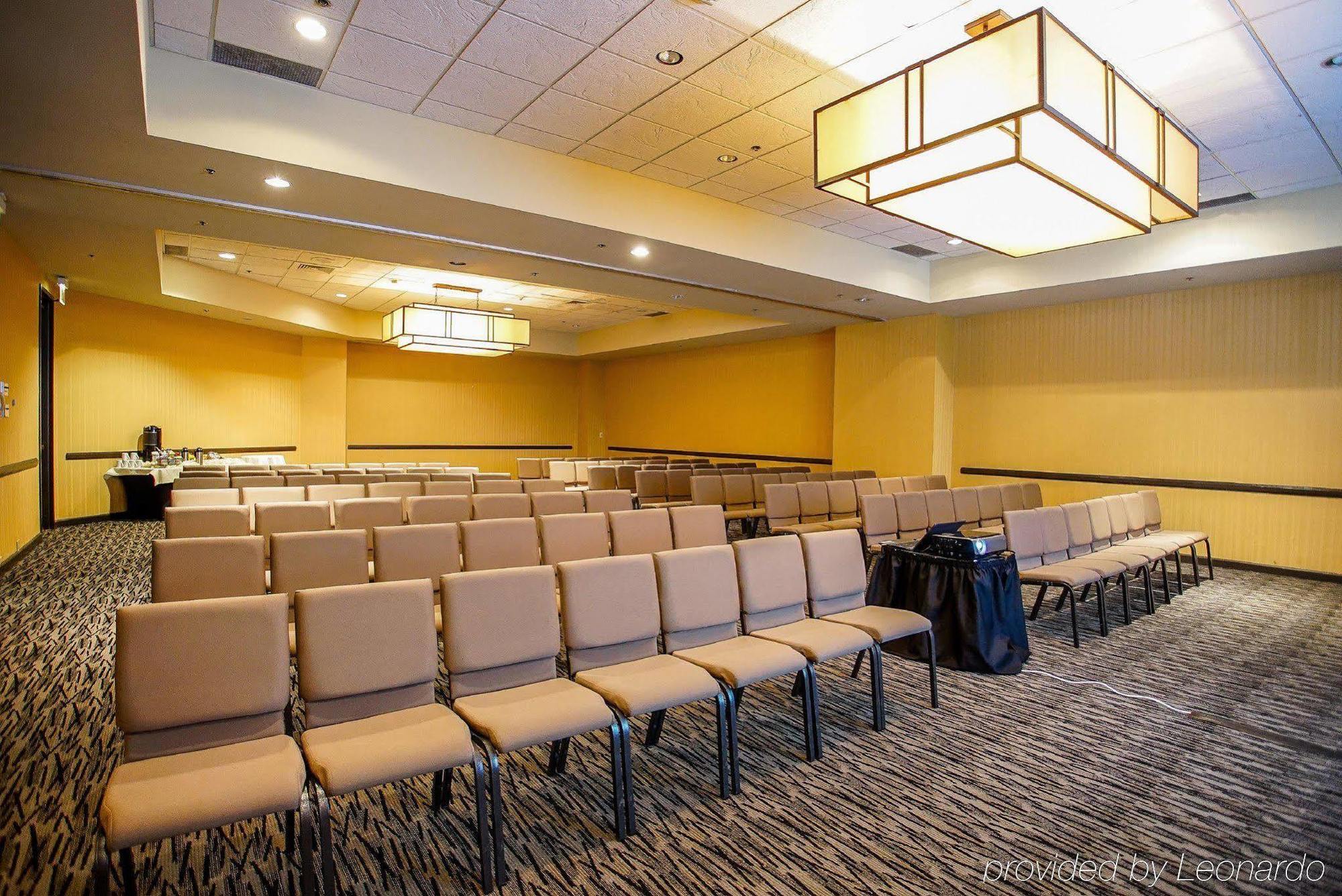 Hotel Ramada By Wyndham Southfield Esterno foto