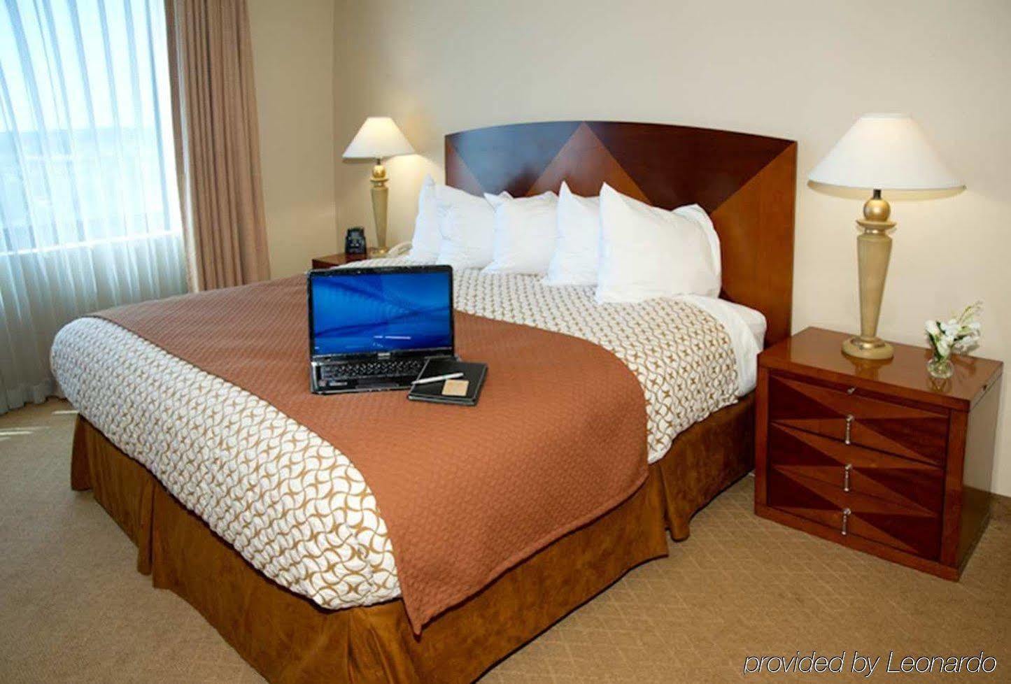 Hotel Ramada By Wyndham Southfield Esterno foto