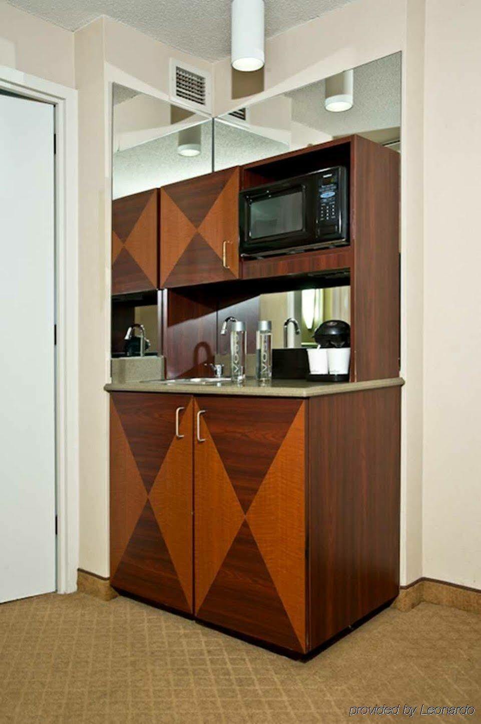 Hotel Ramada By Wyndham Southfield Esterno foto