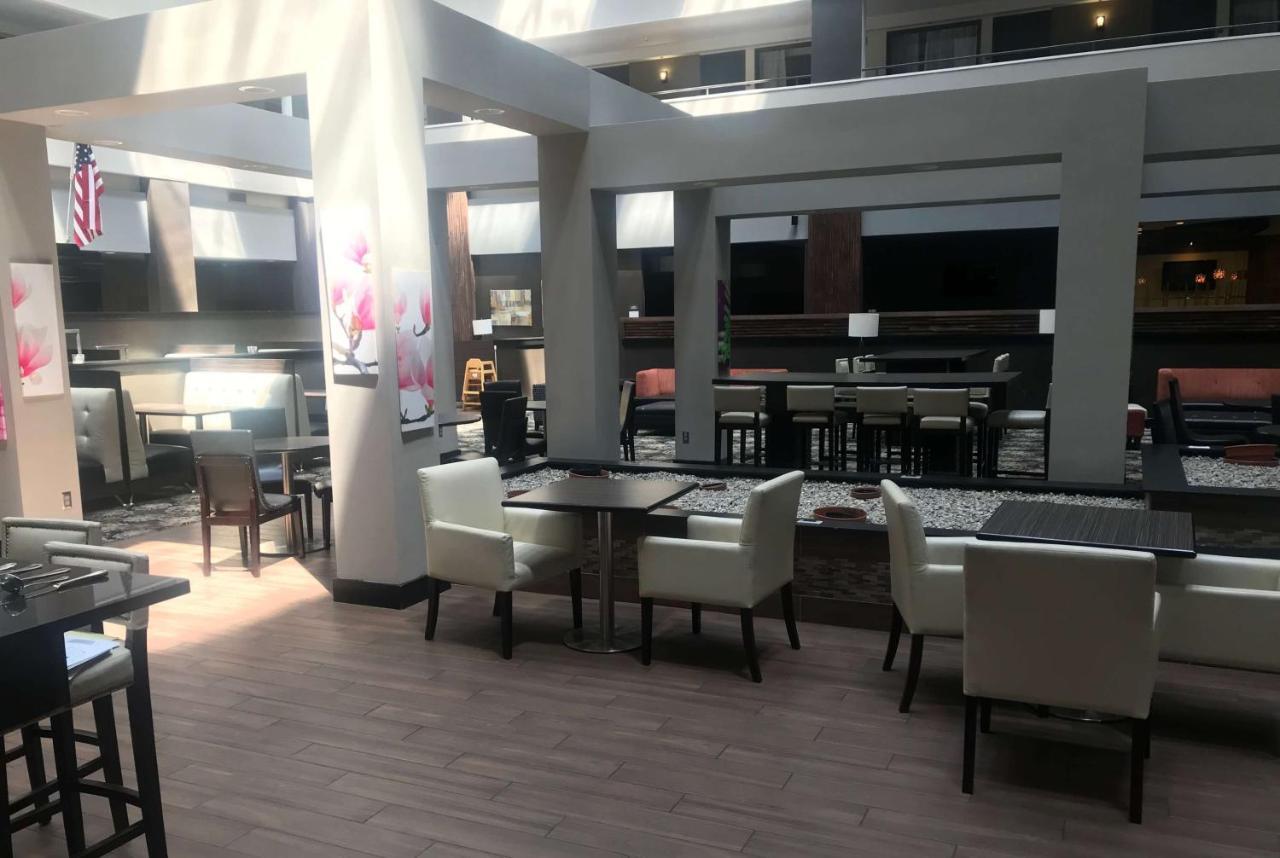 Hotel Ramada By Wyndham Southfield Esterno foto